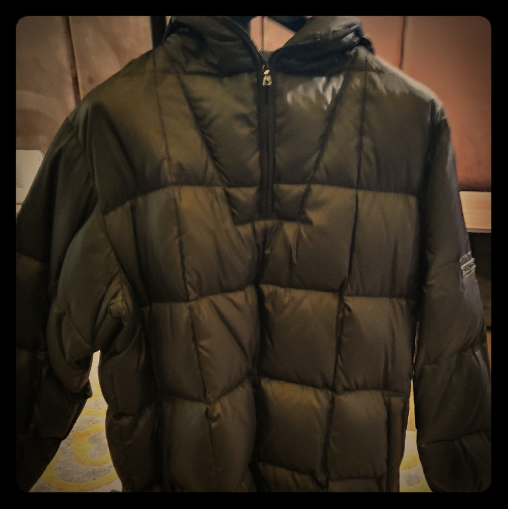 DKNY MENS THROW PUFFER JACKET. Super Warm